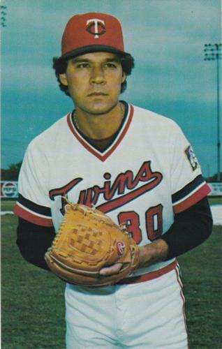 1981 Minnesota Twins Postcards #NNO Fernando Arroyo Front
