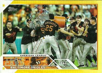 2023 Topps - Gold Foil #112 Baltimore Orioles Front