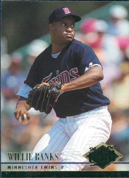 1994 Ultra #83 Willie Banks Front