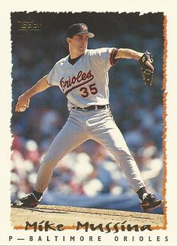 1995 Topps #50 Mike Mussina Front