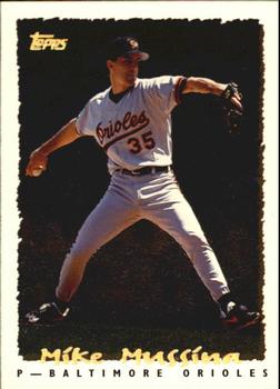 1995 Topps - CyberStats (Spectralight) #037 Mike Mussina Front