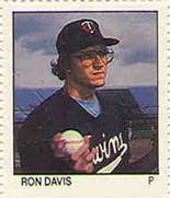 1983 Fleer Stamps #NNO Ron Davis Front