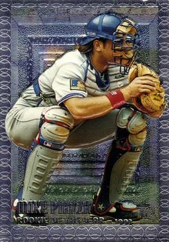 1995 Topps Embossed #110 Mike Piazza Front