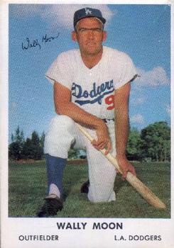 1962 Bell Brand Los Angeles Dodgers #9 Wally Moon Front