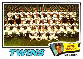 1977 Topps #228 Minnesota Twins / Gene Mauch Front