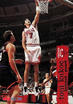 1995-96 Hoops #22 Toni Kukoc Front