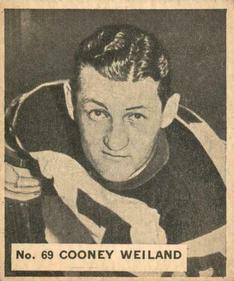 1937-38 World Wide Gum (V356) #69 Cooney Weiland Front