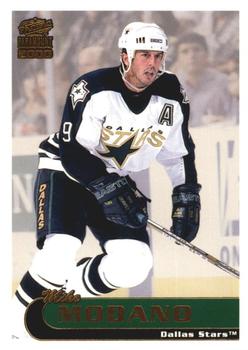 1999-00 Pacific Paramount - Gold #75 Mike Modano Front