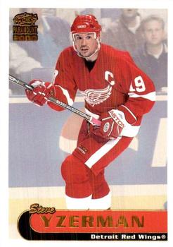 1999-00 Pacific Paramount - Gold #88 Steve Yzerman Front