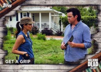 2017 Topps The Walking Dead Season 6 #32 Get a Grip Front