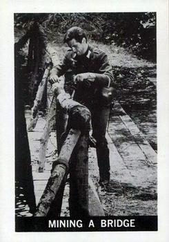 1967 Leaf Garrison's Gorillas #8 Mining a Bridge Front
