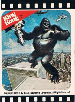 1976 Topps King Kong - Stickers #1A (Kong fights a mighty battle to the death!) Front