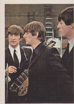 1964 Topps Beatles Color #24 John, Ringo, Paul - John Speaking Front