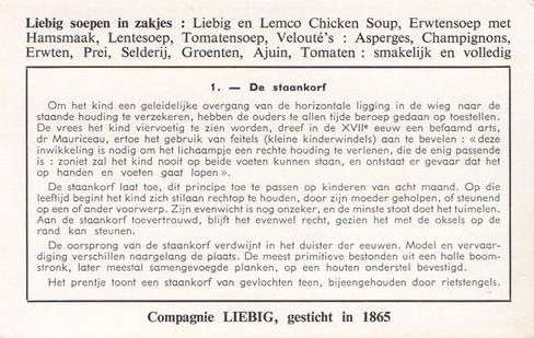 1956 Liebig Hoe men eertijds leerde lopen (Teaching children to walk) (Dutch Text) (F1634, S1648)) #1 De staankorf Back