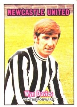 1970-71 A&BC Chewing Gum #154 Wyn Davies Front