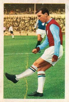 1969-70 FKS Publishers Wonderful World of Soccer Stars #27 Brian O'Neil Front