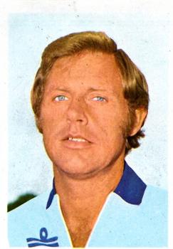 1976-77 FKS Soccer Stars #17 Gordon Milne Front