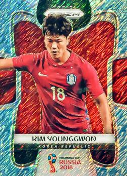 2018 Panini Prizm FIFA World Cup - Blue Shimmer Prizm #195 Young-Gwon Kim Front