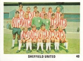 1970 The Sun Football Swap Cards #40 Team Photo Front