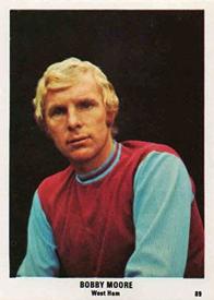 1970 The Sun Football Swap Cards #89 Bobby Moore Front
