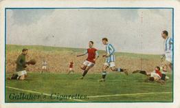 1928 Gallaher Ltd Footballers #10 West Ham United v Huddersfield Town Front