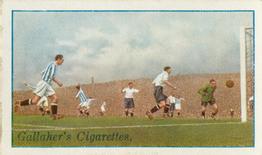 1928 Gallaher Ltd Footballers #32 Huddersfield Town v Tottenham Hotspur Front