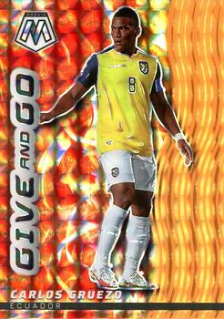 2021-22 Panini Mosaic Road to FIFA World Cup - Give and Go Mosaic Orange Fluorescent #5 Carlos Gruezo Front