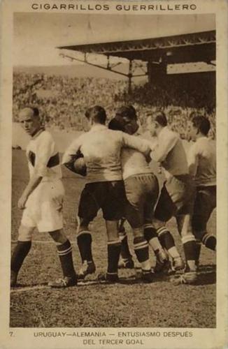 1928 Cigarrillos Guerrillero #7 Uruguay-Alemania - Entusiasmo Despues del Tercer Goal Front