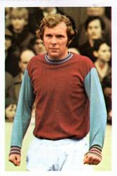 1970-71 FKS Publishers Soccer Stars Gala Collection Stickers #313 Bobby Moore Front