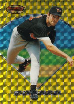1996 Bowman's Best - Atomic Refractors #54 Mike Mussina Front