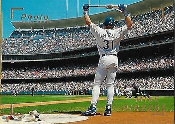 1997 Topps Gallery - Photo Gallery #PG11 Mike Piazza Front