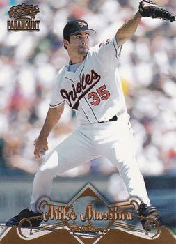1998 Pacific Paramount - Gold #15 Mike Mussina Front