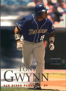 2000 SkyBox #48 Tony Gwynn Front