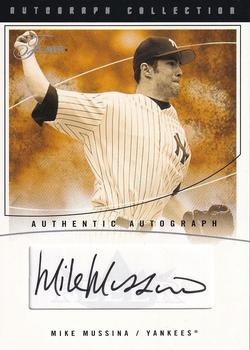 2004 Flair - Autograph Crown #AC-MM Mike Mussina Front