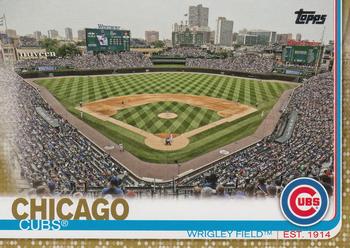 2019 Topps - Gold #197 Wrigley Field Front