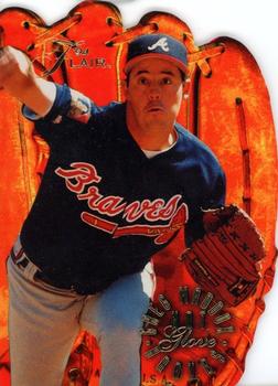 1994 Flair - Hot Glove #5 Greg Maddux Front