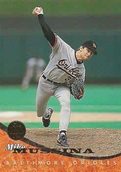 1994 Leaf #105 Mike Mussina Front