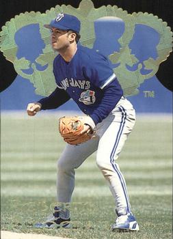 1995 Pacific - Gold Crown Die Cuts #19 Roberto Alomar Front