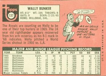 1969 Topps #137 Wally Bunker Back