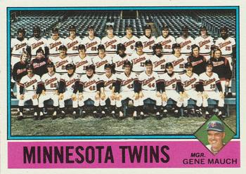 1976 Topps #556 Minnesota Twins / Gene Mauch Front