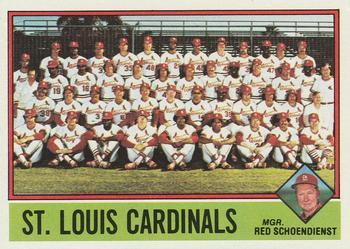 1976 Topps #581 St. Louis Cardinals / Red Schoendienst Front