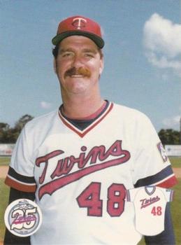 1986 Minnesota Twins #33 Mike Smithson Front