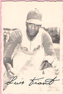 1969 O-Pee-Chee - Deckle #NNO Luis Tiant Front