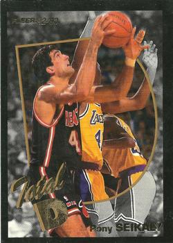 1992-93 Fleer - Total D #15 Rony Seikaly Front