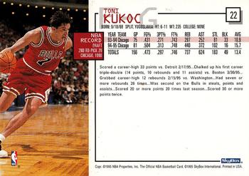 1995-96 Hoops #22 Toni Kukoc Back
