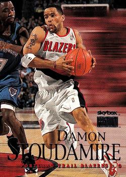 1999-00 SkyBox Premium #17 Damon Stoudamire Front
