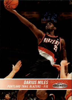 2004-05 Hoops #10 Darius Miles Front