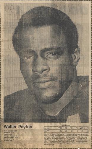 1977 Chicago Tribune Chicago Bears Scrapbook #NNO Walter Payton Front