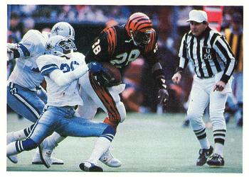 1986 Jeno's Pizza Rolls NFL Action Stickers #40 Cincinnati Runs Away from Dallas Front