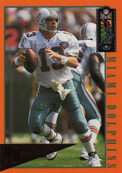 1995 Classic NFL Experience - Gold #52 Dan Marino Front